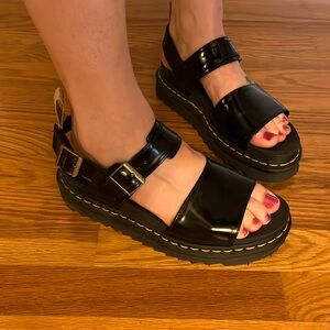 Dr Martens Women's Voss Vegan Platform Sandals, Black sz 9